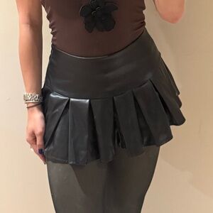 SHEIN Black Pleated Mini Skirt